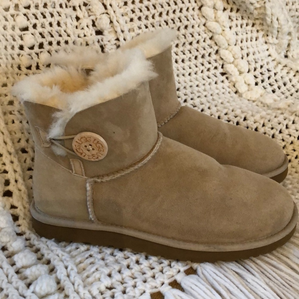 Ugg mini Bailey button boots